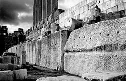 Неужели это могли построить дикари? Баальбекский храм (Ливан).