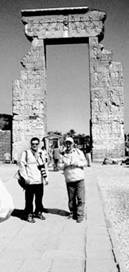 Отдельно стоящие 'ворота', направленные на гору Кайлас (храм Хаторов, Египет)
