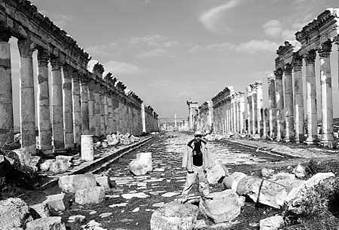 Колоннада мертвого города Апамия